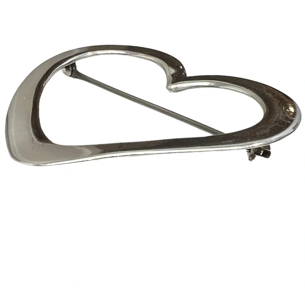 VINTAGE STERLING SILVER OPEN HEART BROOCH